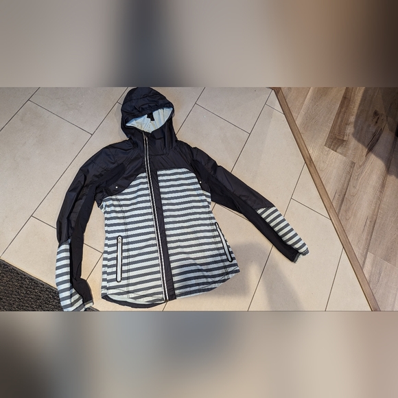 Lululemon Get Up And Glow jacket - Picture 4 of 4